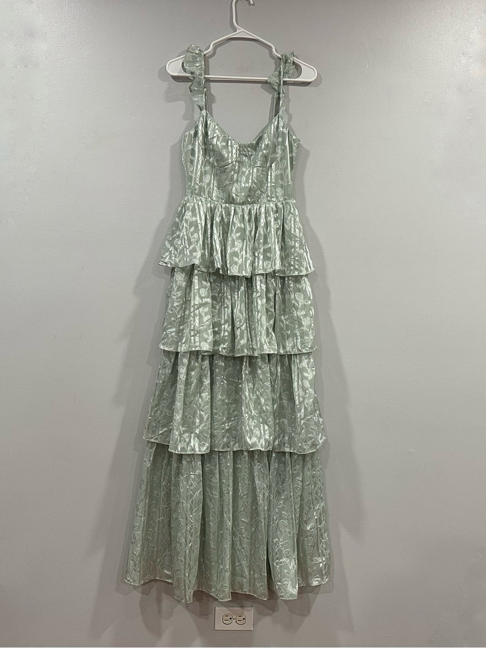 Lulus Stunning Glory Sage Green Floral Jacquard Tiered Maxi Dress S?